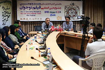  نشست صمیمی دبیر جشنواره فیلم نوجوان 